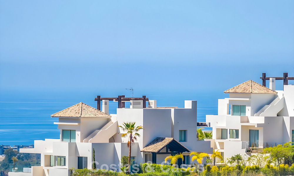 Luxe duplex appartement met grote tuin en zeezicht te koop in Marbella - Benahavis 798374