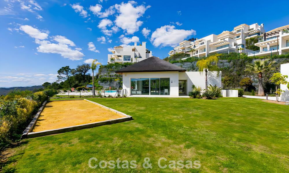 Luxe duplex appartement met grote tuin en zeezicht te koop in Marbella - Benahavis 798378