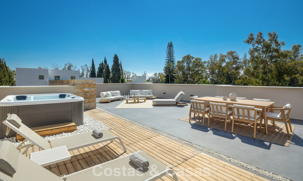 Geavanceerde designvilla te koop op een steenworp van de golfbaan, in het hart- van Nueva Andalucia, Marbella 798439