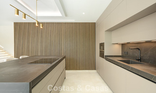 Geavanceerde designvilla te koop op een steenworp van de golfbaan, in het hart- van Nueva Andalucia, Marbella 798442 