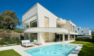 Geavanceerde designvilla te koop op een steenworp van de golfbaan, in het hart- van Nueva Andalucia, Marbella 798453 
