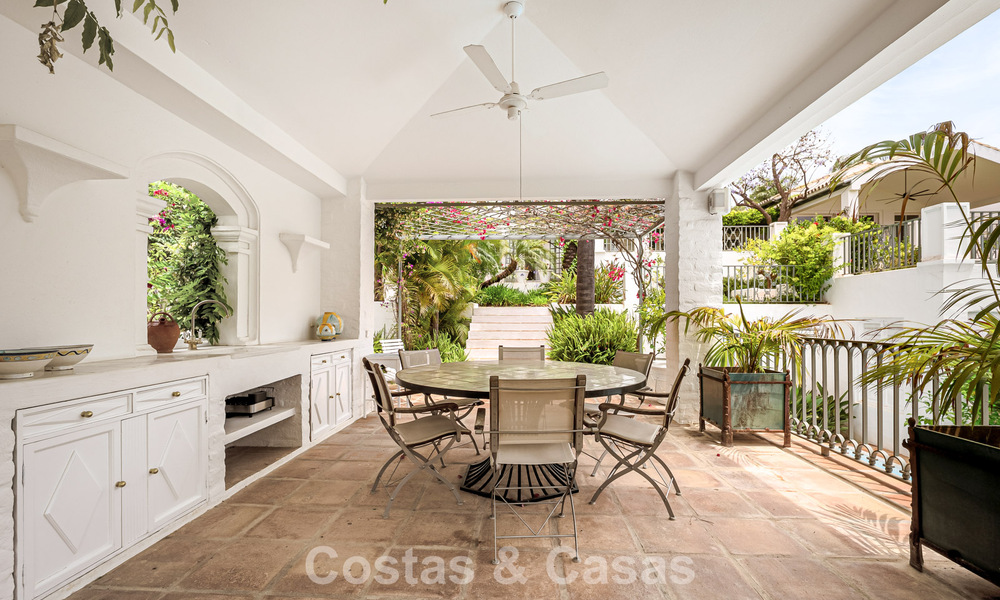 Statige luxevilla in een klassiek mediterrane bouwstijl en met prachtige siertuinen te koop in Sierra Blanca, Marbella 798468