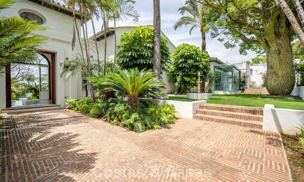 Statige luxevilla in een klassiek mediterrane bouwstijl en met prachtige siertuinen te koop in Sierra Blanca, Marbella 798478
