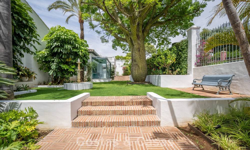 Statige luxevilla in een klassiek mediterrane bouwstijl en met prachtige siertuinen te koop in Sierra Blanca, Marbella 798479