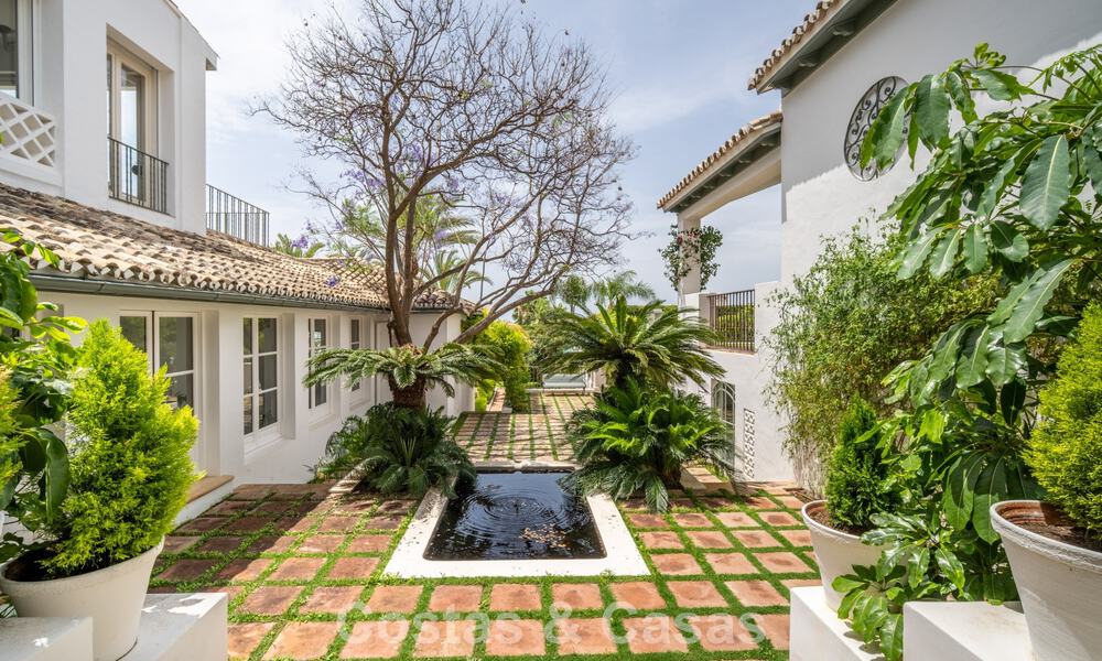 Statige luxevilla in een klassiek mediterrane bouwstijl en met prachtige siertuinen te koop in Sierra Blanca, Marbella 798481