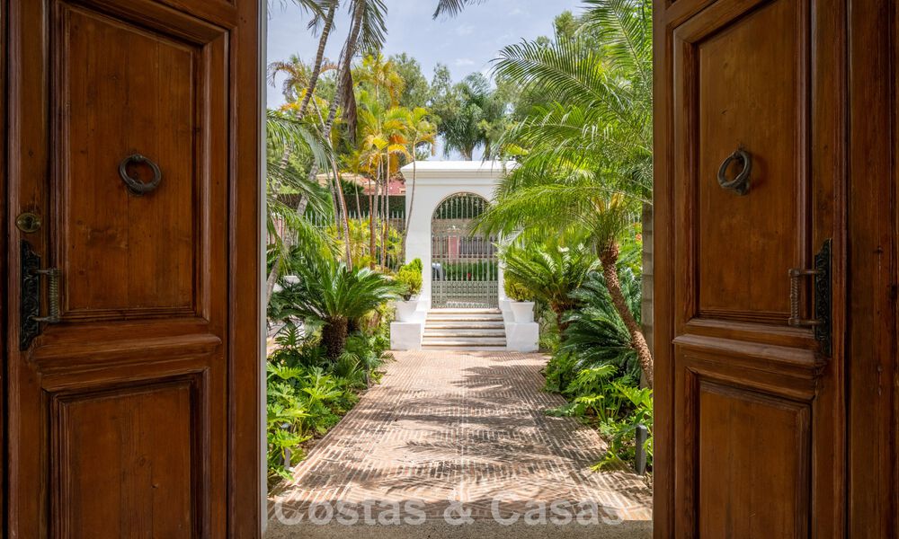 Statige luxevilla in een klassiek mediterrane bouwstijl en met prachtige siertuinen te koop in Sierra Blanca, Marbella 798482