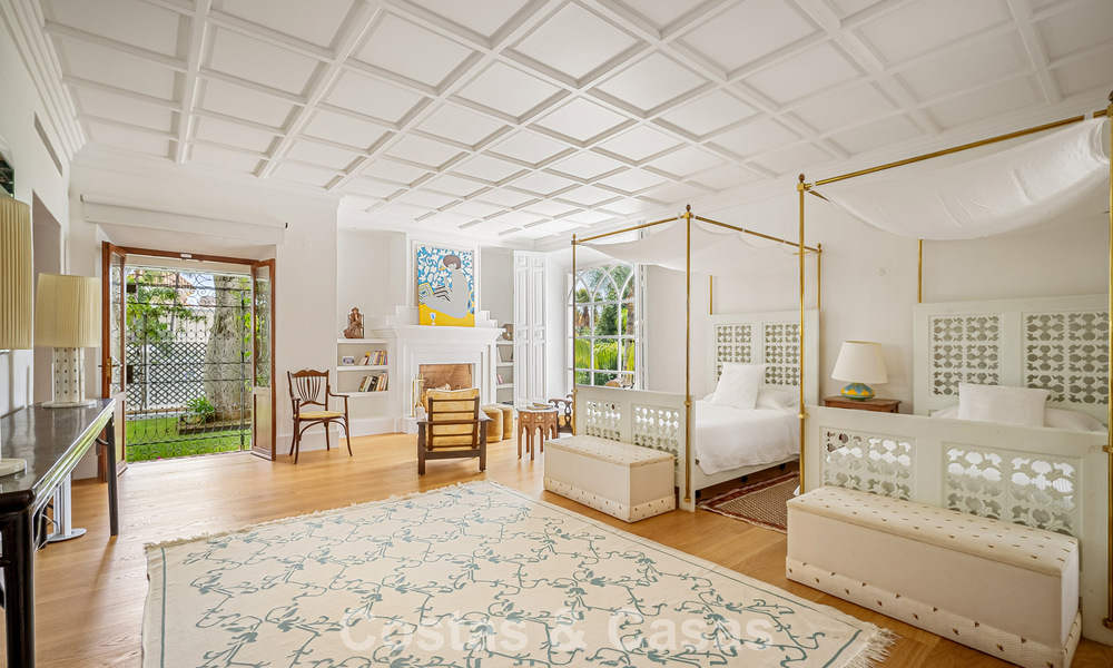 Statige luxevilla in een klassiek mediterrane bouwstijl en met prachtige siertuinen te koop in Sierra Blanca, Marbella 798498