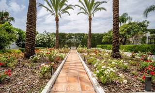Statige luxevilla in een klassiek mediterrane bouwstijl en met prachtige siertuinen te koop in Sierra Blanca, Marbella 798504 