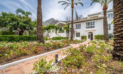 Statige luxevilla in een klassiek mediterrane bouwstijl en met prachtige siertuinen te koop in Sierra Blanca, Marbella 798506