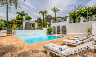 Statige luxevilla in een klassiek mediterrane bouwstijl en met prachtige siertuinen te koop in Sierra Blanca, Marbella 798507 