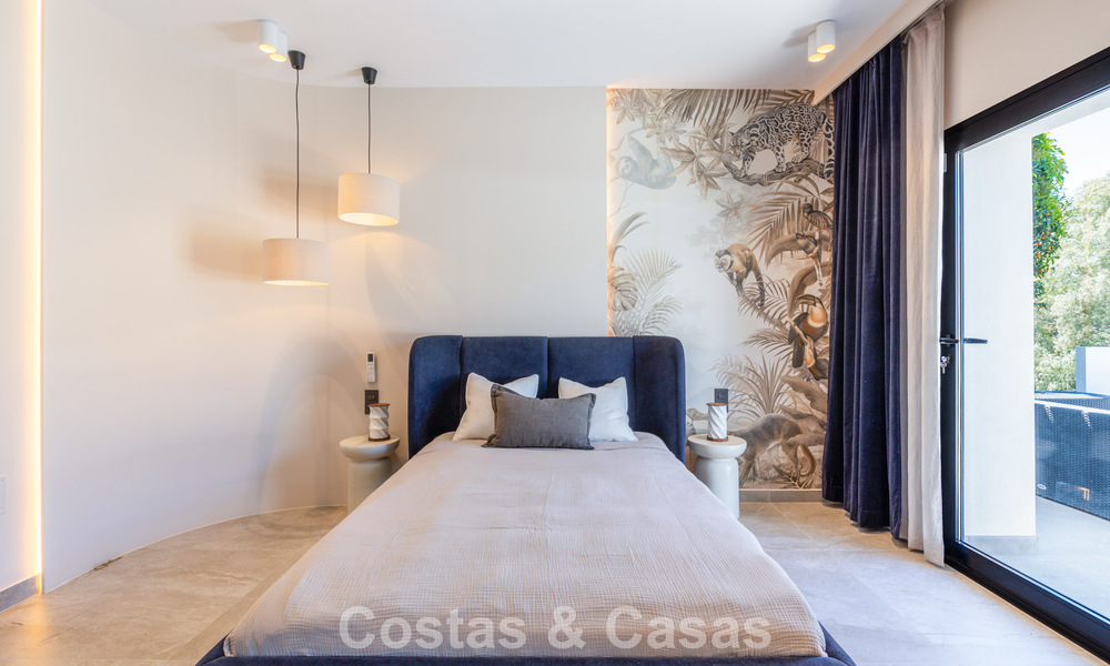 Prachtig gerenoveerde, modern-mediterrane villa met zeezicht te koop in Benahavis - Marbella 798546