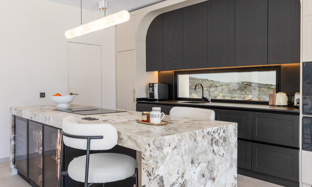 Prachtig gerenoveerde, modern-mediterrane villa met zeezicht te koop in Benahavis - Marbella 798554