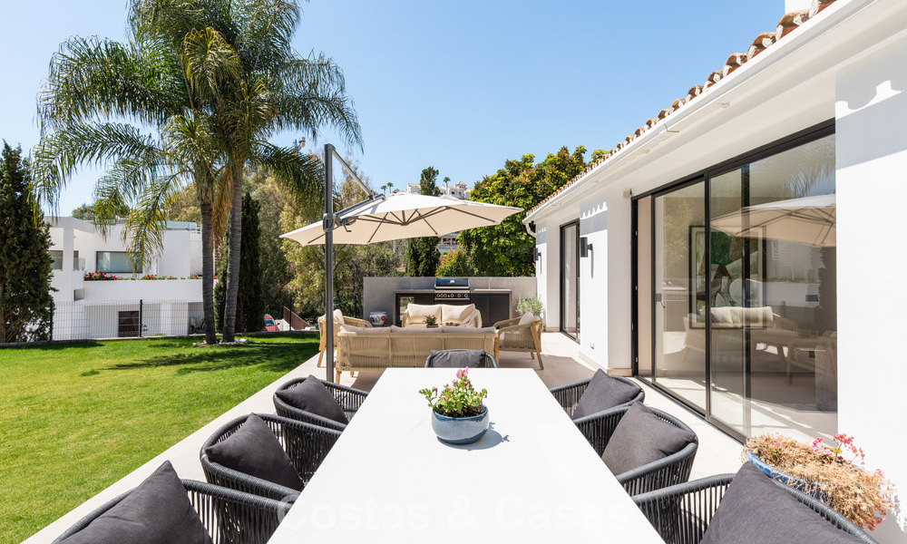 Prachtig gerenoveerde, modern-mediterrane villa met zeezicht te koop in Benahavis - Marbella 798562