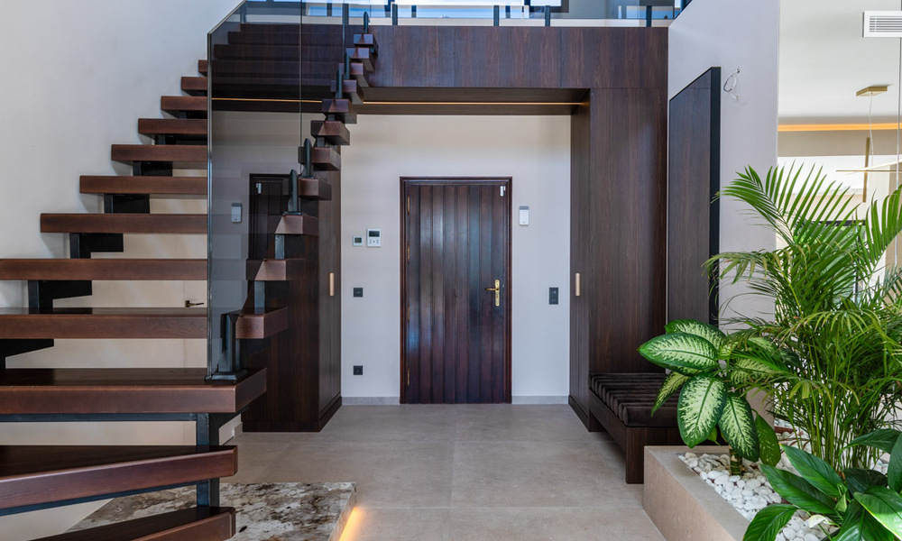 Prachtig gerenoveerde, modern-mediterrane villa met zeezicht te koop in Benahavis - Marbella 798571