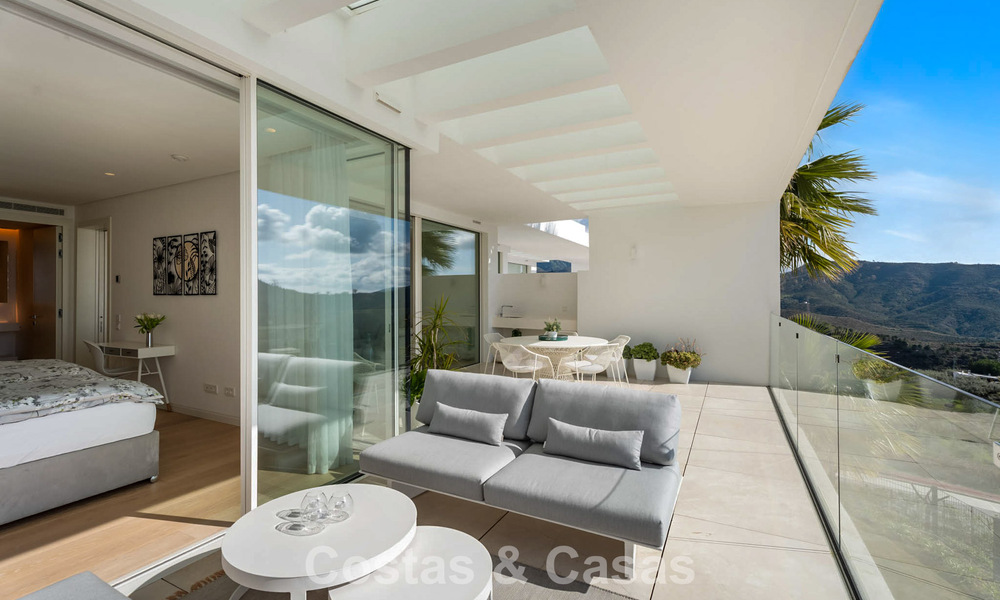 Modernistisch luxe appartement te koop met zeezicht in een boutique complex in de heuvels nabij Marbella stad 798590