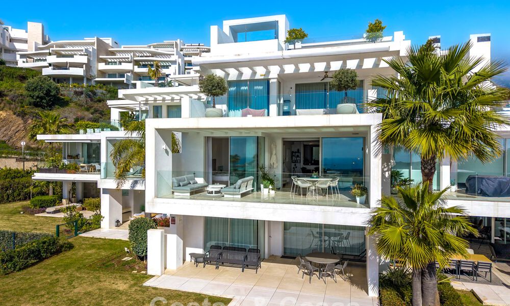 Modernistisch luxe appartement te koop met zeezicht in een boutique complex in de heuvels nabij Marbella stad 798596