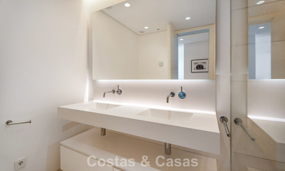 Modernistisch luxe appartement te koop met zeezicht in een boutique complex in de heuvels nabij Marbella stad 798600