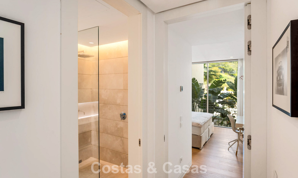 Modernistisch luxe appartement te koop met zeezicht in een boutique complex in de heuvels nabij Marbella stad 798601