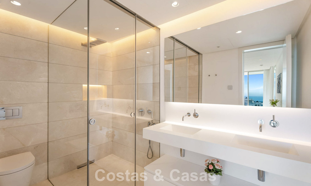 Modernistisch luxe appartement te koop met zeezicht in een boutique complex in de heuvels nabij Marbella stad 798604