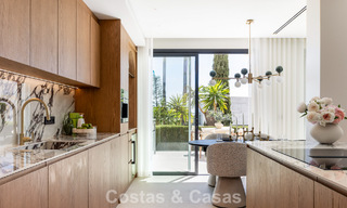 Luxe design townhouse met panoramisch zeezicht te koop in La Quinta, Marbella - Benahavis 798608 