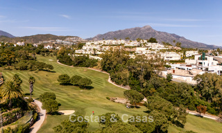 Luxe design townhouse met panoramisch zeezicht te koop in La Quinta, Marbella - Benahavis 798611 