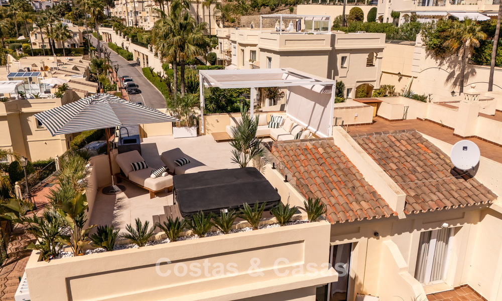 Luxe design townhouse met panoramisch zeezicht te koop in La Quinta, Marbella - Benahavis 798614
