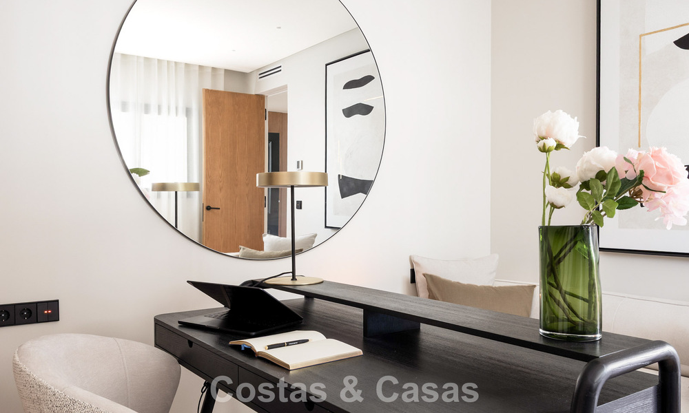 Luxe design townhouse met panoramisch zeezicht te koop in La Quinta, Marbella - Benahavis 798626