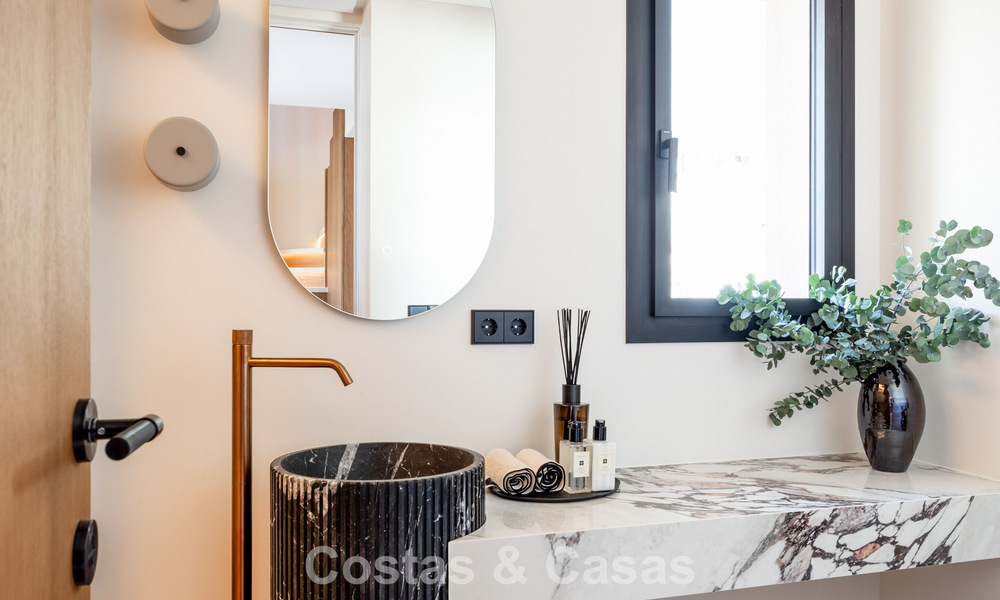 Luxe design townhouse met panoramisch zeezicht te koop in La Quinta, Marbella - Benahavis 798627