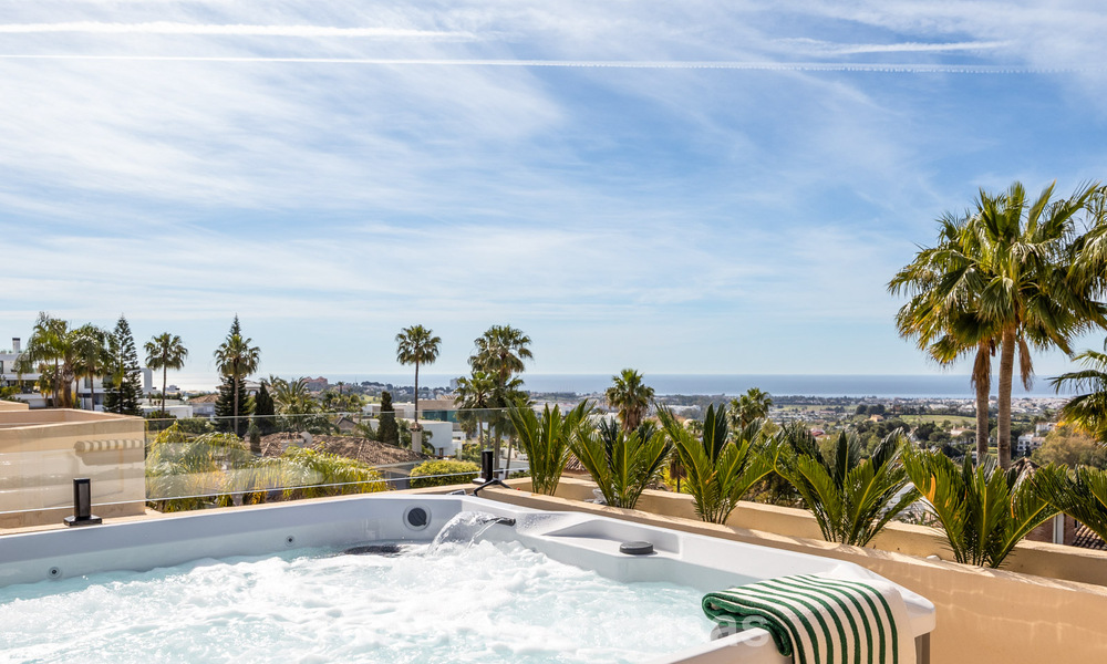 Luxe design townhouse met panoramisch zeezicht te koop in La Quinta, Marbella - Benahavis 798640