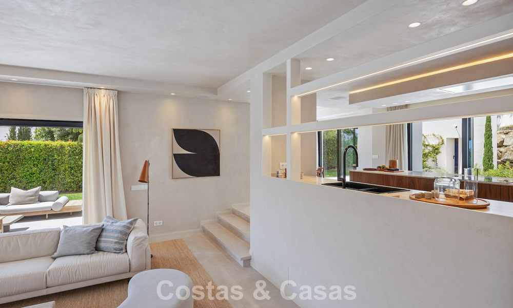 Instapklare, eigentijds-mediterrane nieuwe luxevilla te koop in een golfwijk van Marbella - Benahavis 798695
