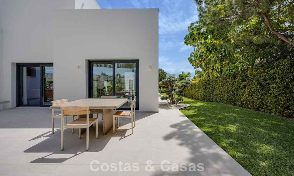 Instapklare, eigentijds-mediterrane nieuwe luxevilla te koop in een golfwijk van Marbella - Benahavis 798697