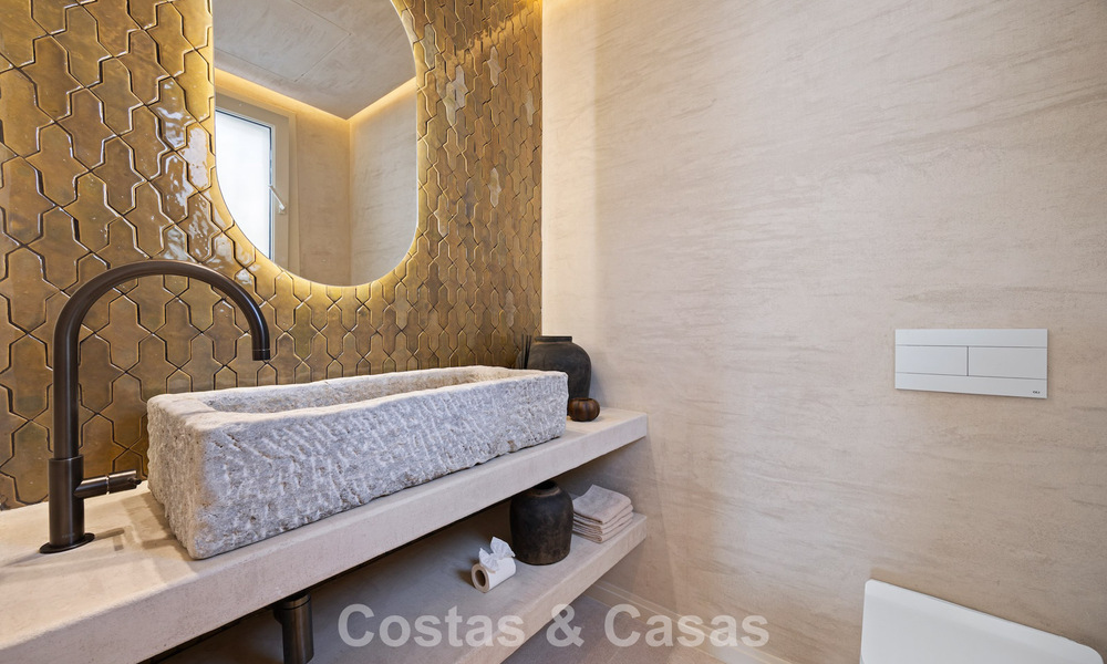 Instapklare, eigentijds-mediterrane nieuwe luxevilla te koop in een golfwijk van Marbella - Benahavis 798723
