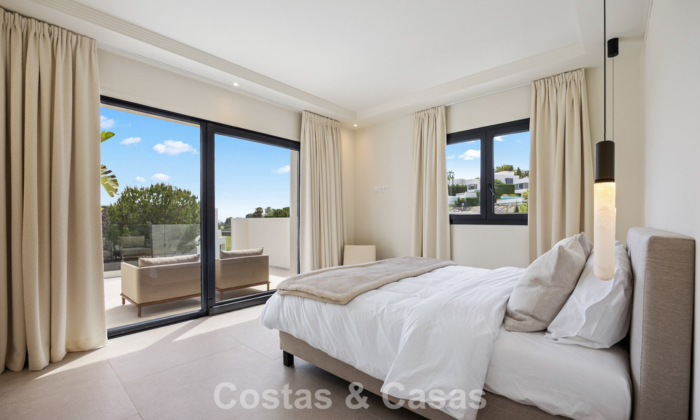 Instapklare, eigentijds-mediterrane nieuwe luxevilla te koop in een golfwijk van Marbella - Benahavis 798727