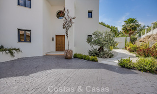 Instapklare, eigentijds-mediterrane nieuwe luxevilla te koop in een golfwijk van Marbella - Benahavis 798735 
