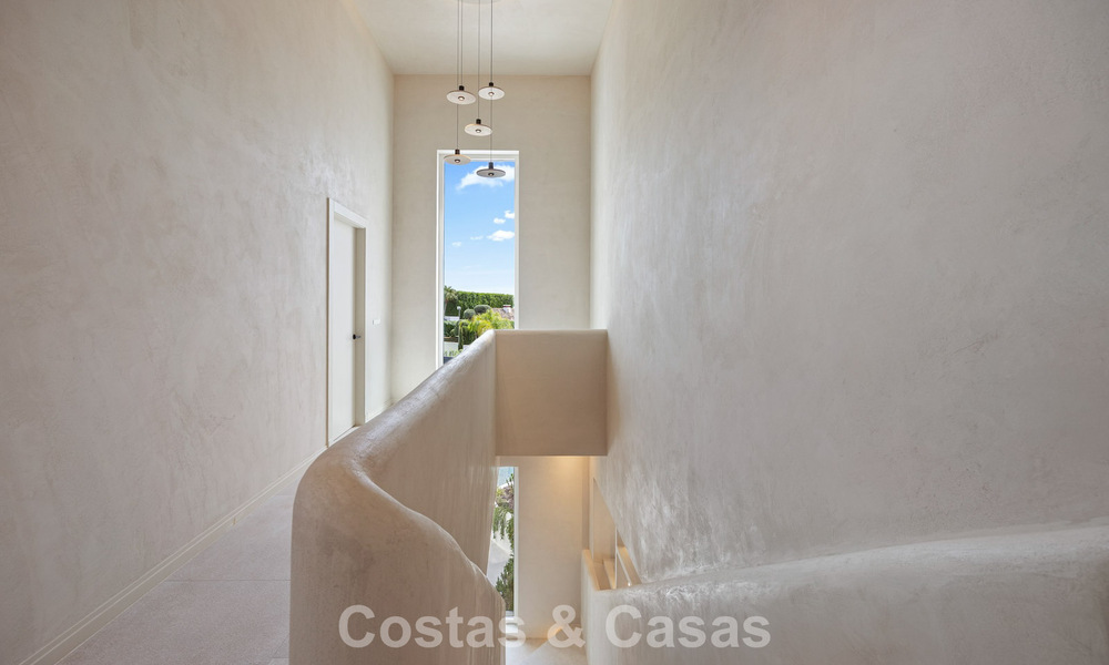 Instapklare, eigentijds-mediterrane nieuwe luxevilla te koop in een golfwijk van Marbella - Benahavis 798754