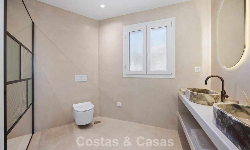 Instapklare, eigentijds-mediterrane nieuwe luxevilla te koop in een golfwijk van Marbella - Benahavis 798756