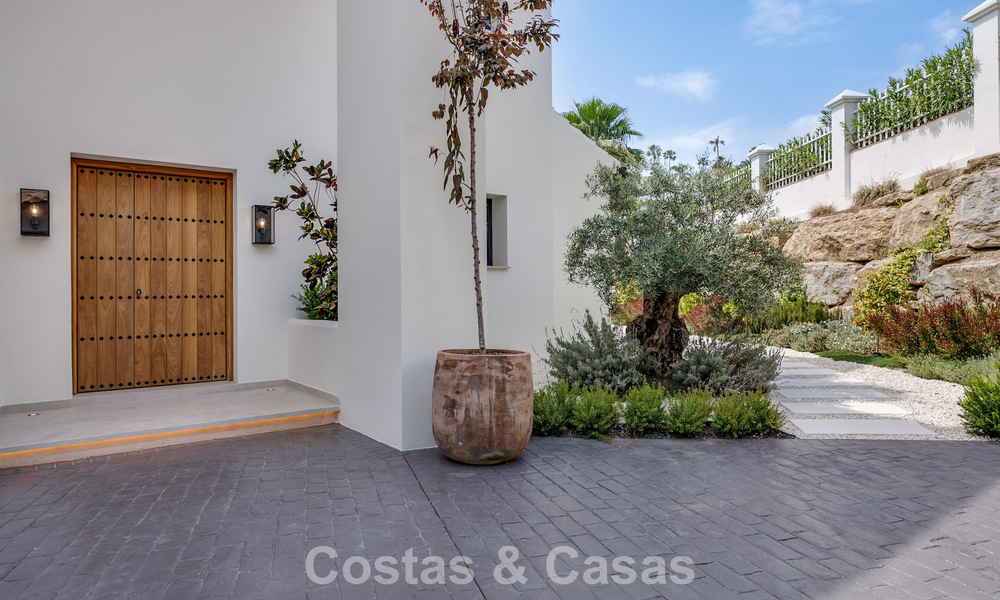 Instapklare, eigentijds-mediterrane nieuwe luxevilla te koop in een golfwijk van Marbella - Benahavis 798758