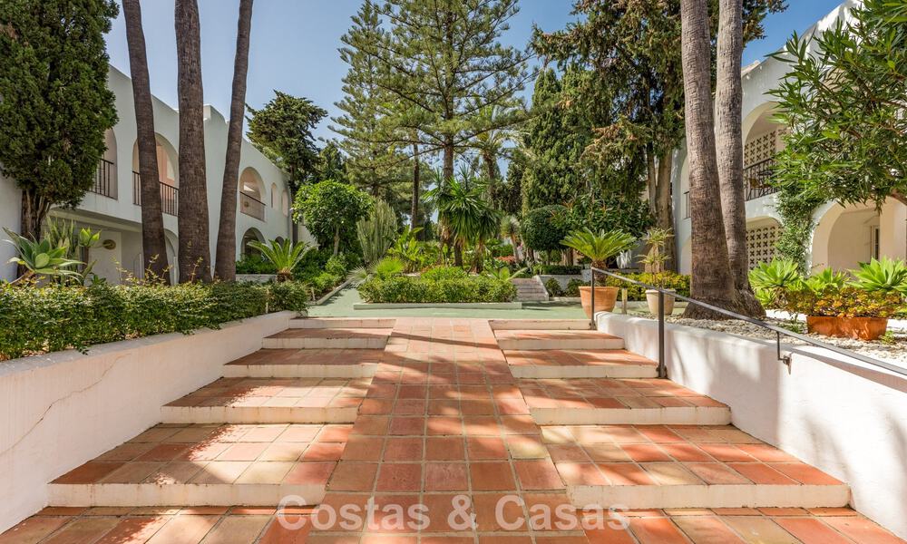 Stijlvol gemoderniseerd appartement te koop, eerstelijns Aloha Golf in Nueva Andalucia, Marbella 798766