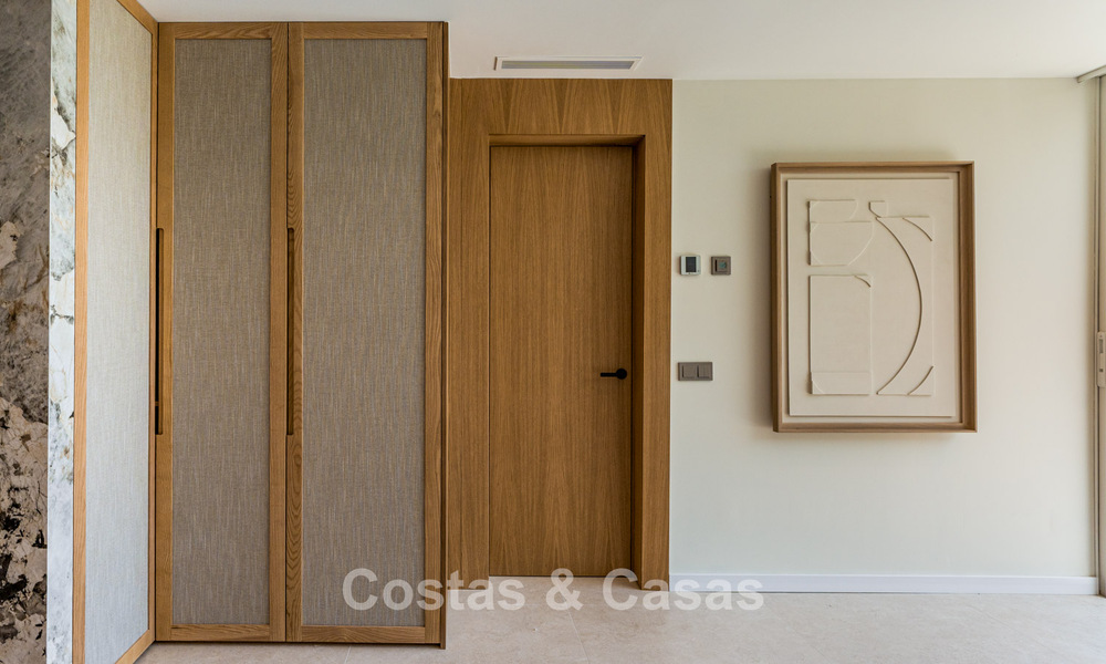 Stijlvol gemoderniseerd appartement te koop, eerstelijns Aloha Golf in Nueva Andalucia, Marbella 798767