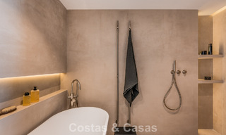 Stijlvol gemoderniseerd appartement te koop, eerstelijns Aloha Golf in Nueva Andalucia, Marbella 798772 