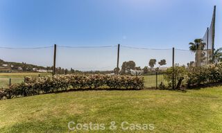 Stijlvol gemoderniseerd appartement te koop, eerstelijns Aloha Golf in Nueva Andalucia, Marbella 798776 