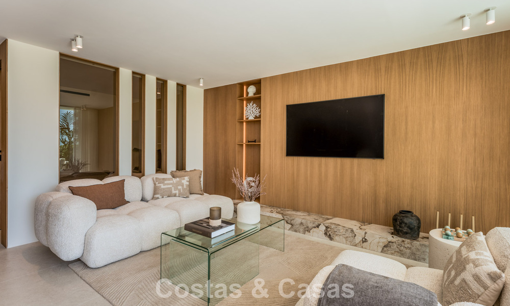 Stijlvol gemoderniseerd appartement te koop, eerstelijns Aloha Golf in Nueva Andalucia, Marbella 798781