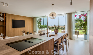 Stijlvol gemoderniseerd appartement te koop, eerstelijns Aloha Golf in Nueva Andalucia, Marbella 798787 