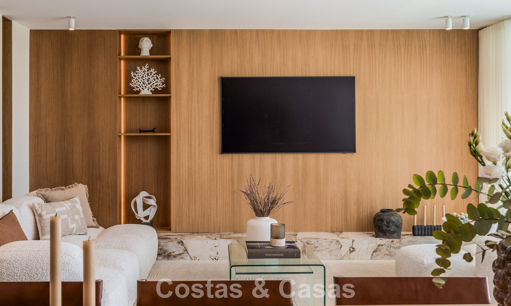 Stijlvol gemoderniseerd appartement te koop, eerstelijns Aloha Golf in Nueva Andalucia, Marbella 798788
