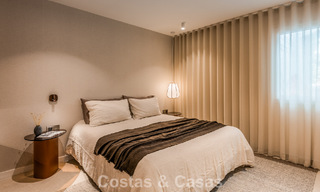 Stijlvol gemoderniseerd appartement te koop, eerstelijns Aloha Golf in Nueva Andalucia, Marbella 798789 