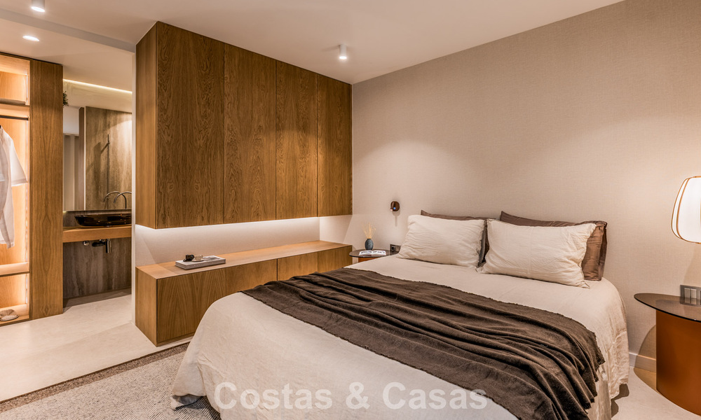 Stijlvol gemoderniseerd appartement te koop, eerstelijns Aloha Golf in Nueva Andalucia, Marbella 798790