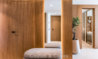 Stijlvol gemoderniseerd appartement te koop, eerstelijns Aloha Golf in Nueva Andalucia, Marbella 798793 