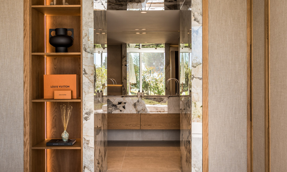 Stijlvol gemoderniseerd appartement te koop, eerstelijns Aloha Golf in Nueva Andalucia, Marbella 798797