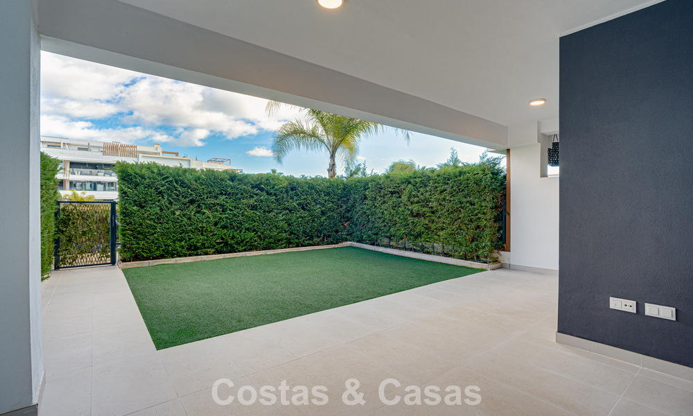 Modern tuinappartement te koop op loopafstand v/h strand o/d New Golden Mile tussen Marbella en Estepona 798805