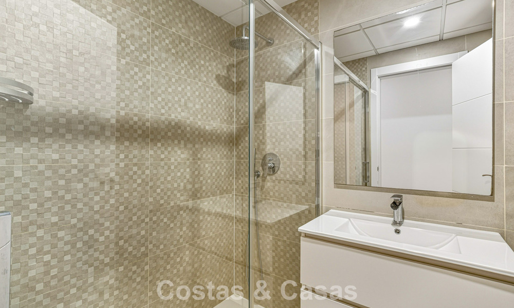 Modern tuinappartement te koop op loopafstand v/h strand o/d New Golden Mile tussen Marbella en Estepona 798814